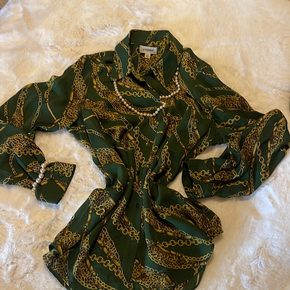 L’agence Nina Blouse in dark moss verona, no tags but NEVER use and out of stock